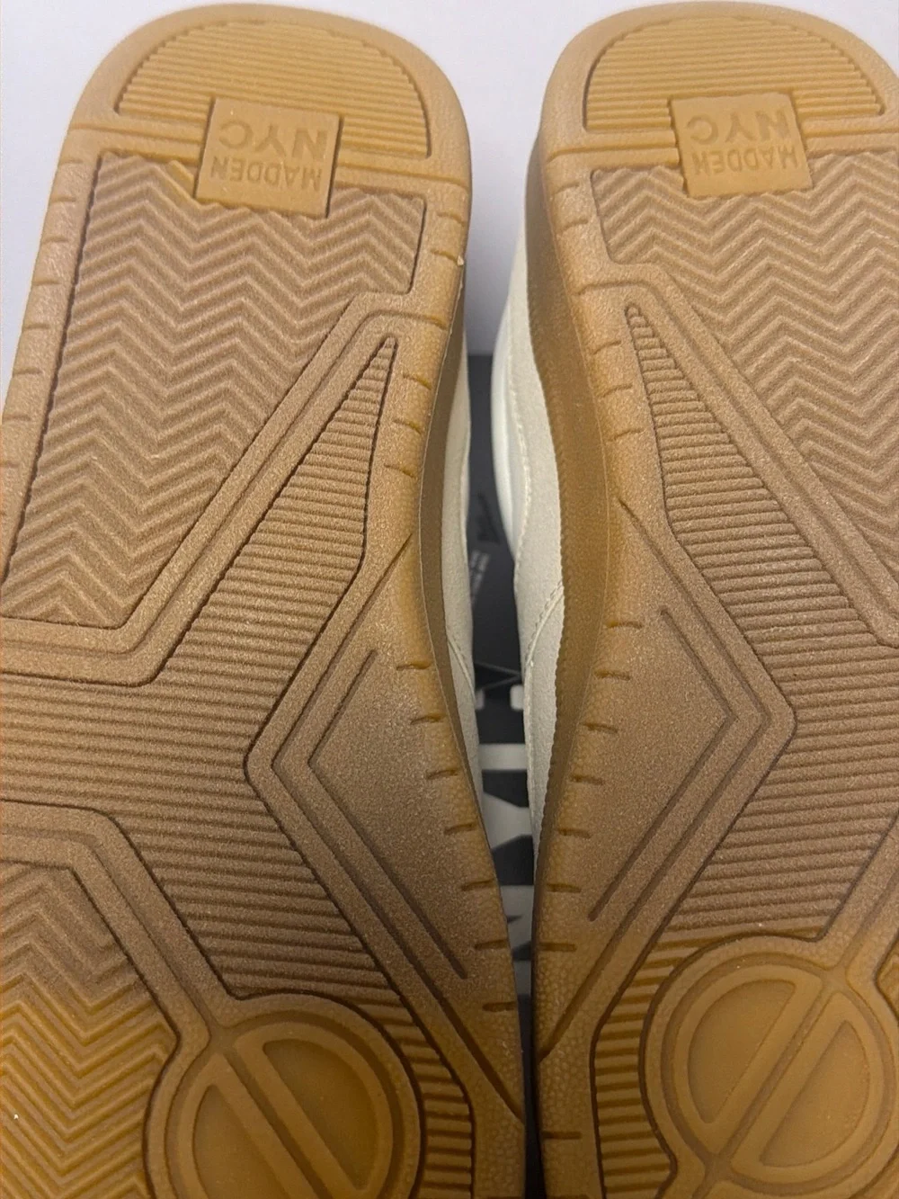Steve Madden Men's Cream & Gum Low-Top Sneakers - Picture 6 of 7